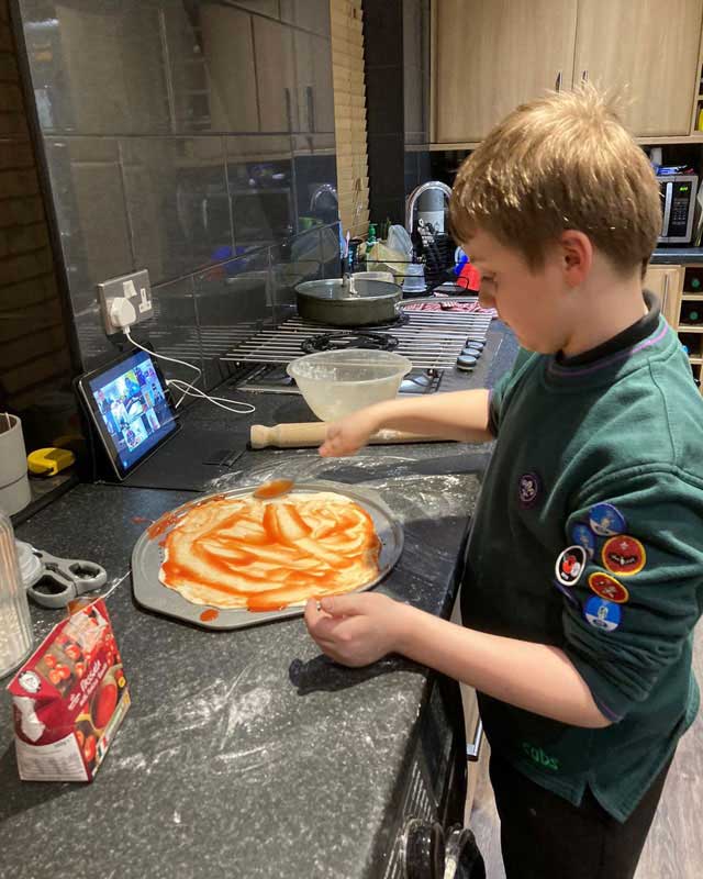 cubs preparing pizza for cooking